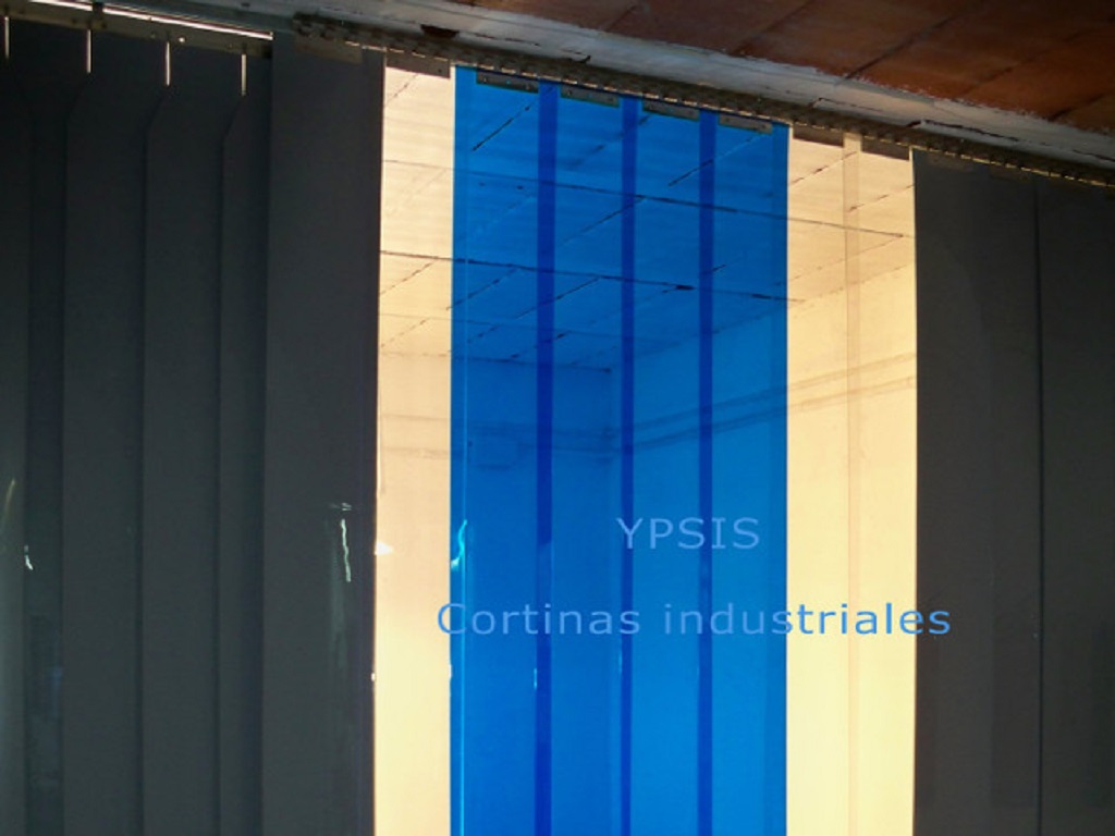 instalación de cortinas de lamas de PVC